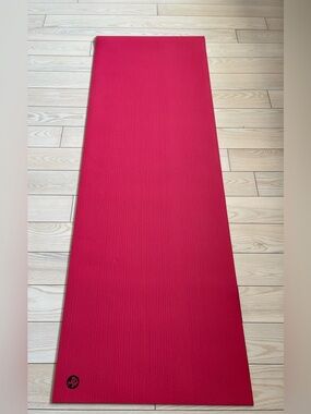 Manduka PRO Yoga Mat (Older 24” Version) – Excellent Used Condition